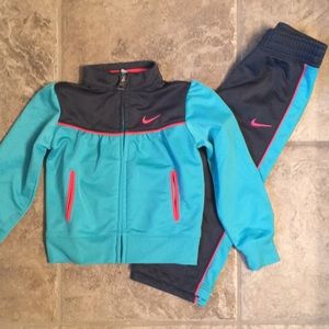 Girls Nike Tracksuit 2T